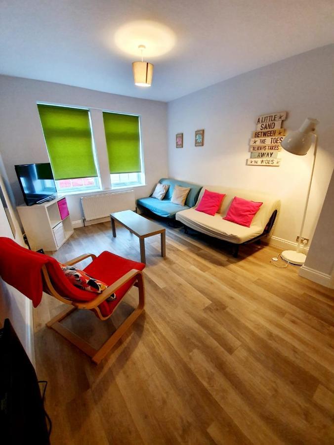 Beautiful 3 Bedroom House At The Sea Front - Amazing Location Сътън он Сий Екстериор снимка