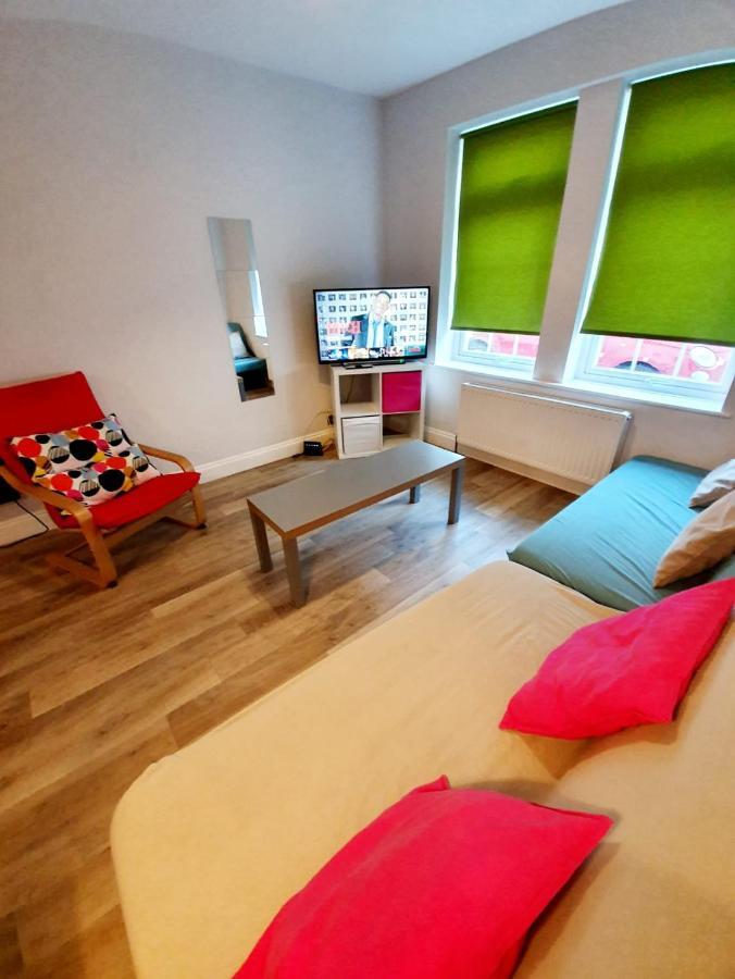 Beautiful 3 Bedroom House At The Sea Front - Amazing Location Сътън он Сий Екстериор снимка