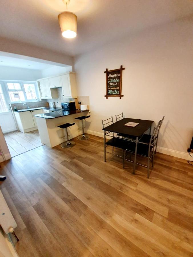 Beautiful 3 Bedroom House At The Sea Front - Amazing Location Сътън он Сий Екстериор снимка
